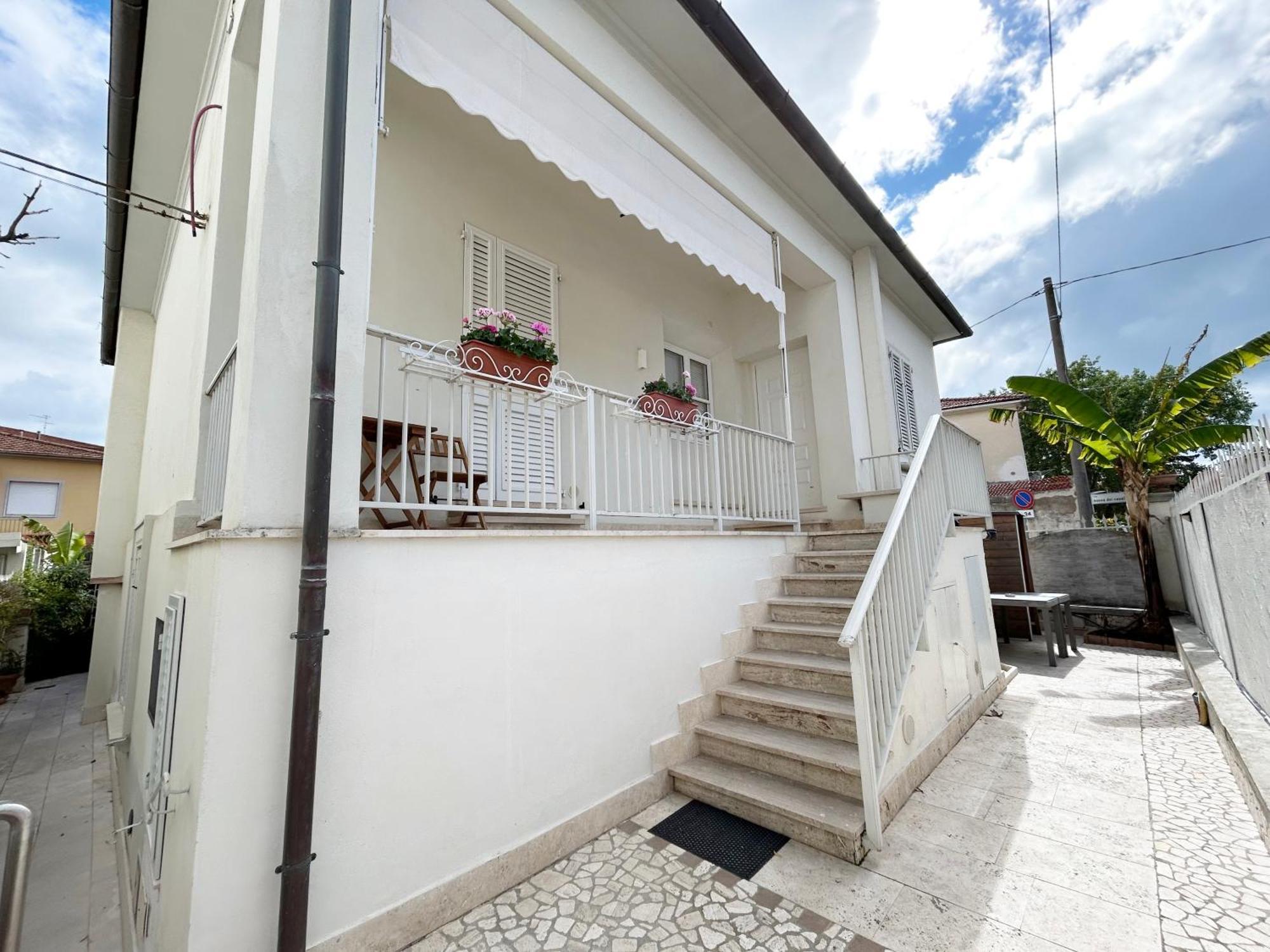 La Casa Di Rosi Al Mare Apartment Vada Exterior photo